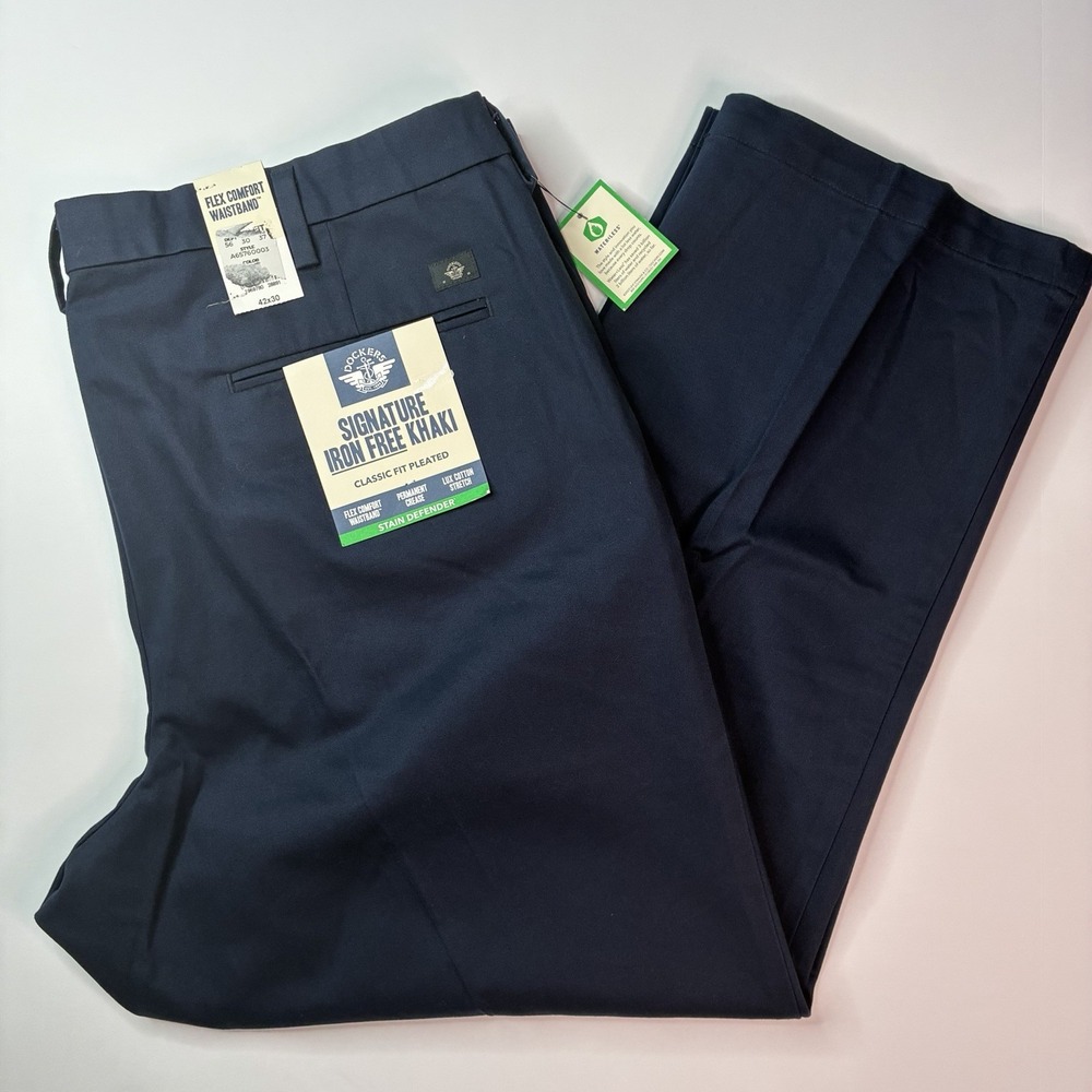 Dockers Signature Khakis Men's 42x30 Blue Classic Fit Pleated Comfort Waistband